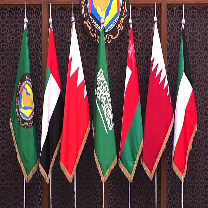 سعت دول مجلس التعاون على استقطاب العمالة الوافدة من أجل ؟ تنفيذ الخطط التنموية، حل مشكلة البطالة، تكوين بيئة متجانسة
