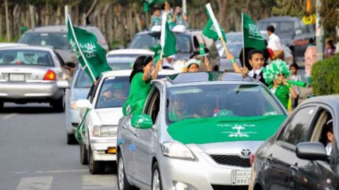 من الممارسات الخاطئة في المناسبات الوطنية التعدي على الممتلكات العامة والخاصة صواب خطأ