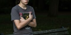 في أثناء حدوث انفعال الخجل تصحبه مجموعة تغيرات داخلية مثل سرعة ضربات القلب صواب خطا
